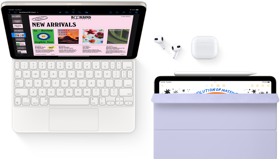 iPad Air met een Magic Keyboard eraan vast en daarnaast AirPods Pro, Apple Pencil Pro en een Smart Folio